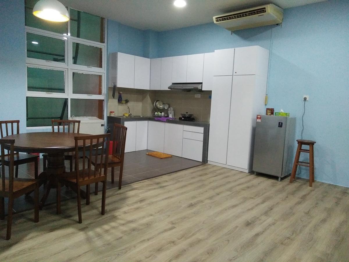 Xenia Homestay Kuching Bagian luar foto