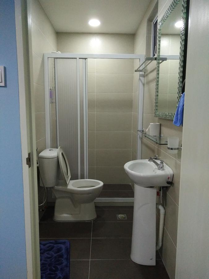 Xenia Homestay Kuching Bagian luar foto