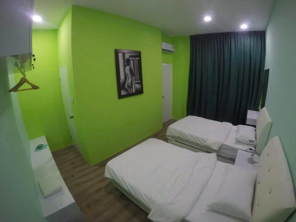 Xenia Homestay Kuching Bagian luar foto